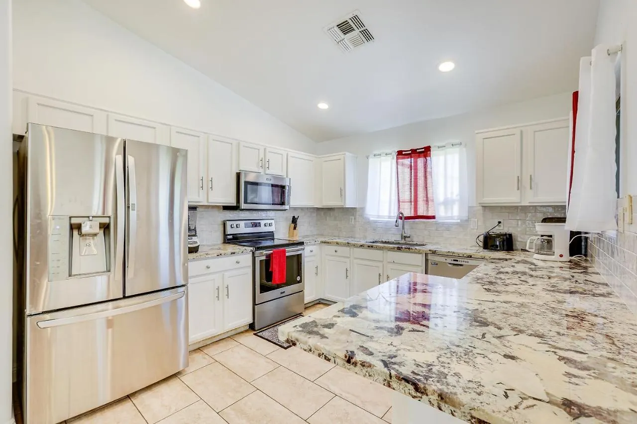 Pet-Friendly Phoenix Home With Fenced Backyard! بيت للعطل